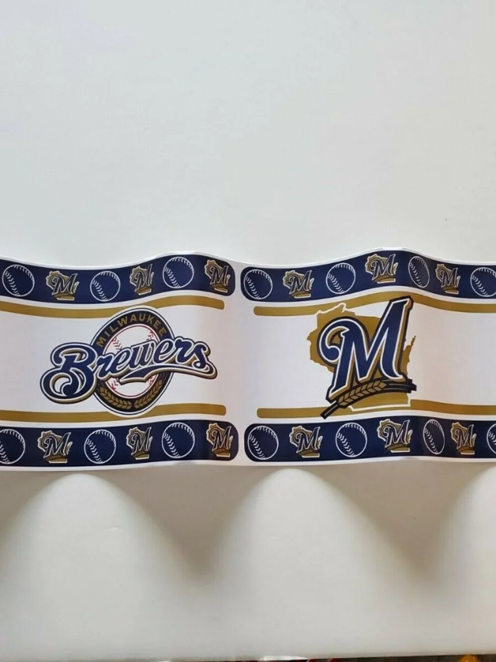 MILWAUKEE BREWERS MLB PEEL & STICK WALLPAPER BORDER. NEW